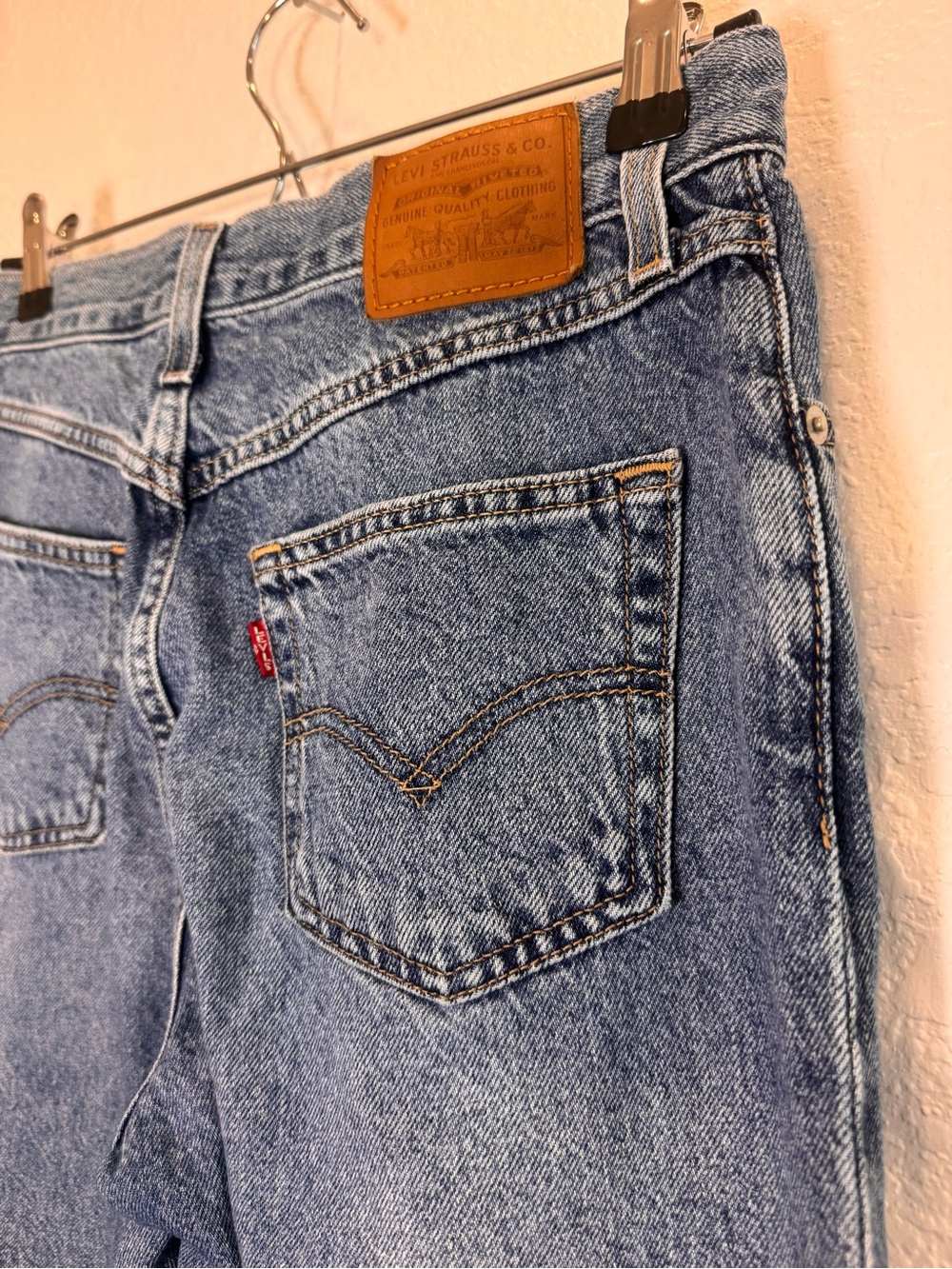 Levi's Women’s 80s Mom Jean High Rise 27 - Picture 7 of 14